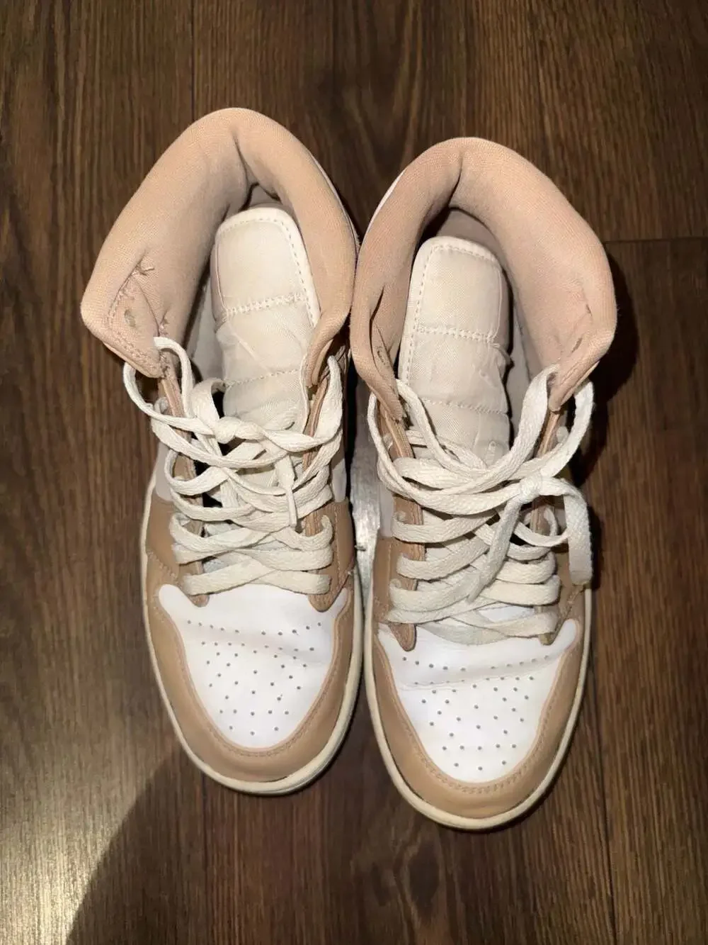 Air Jordan 1 Mid 'Tan Gum' (554724-271)